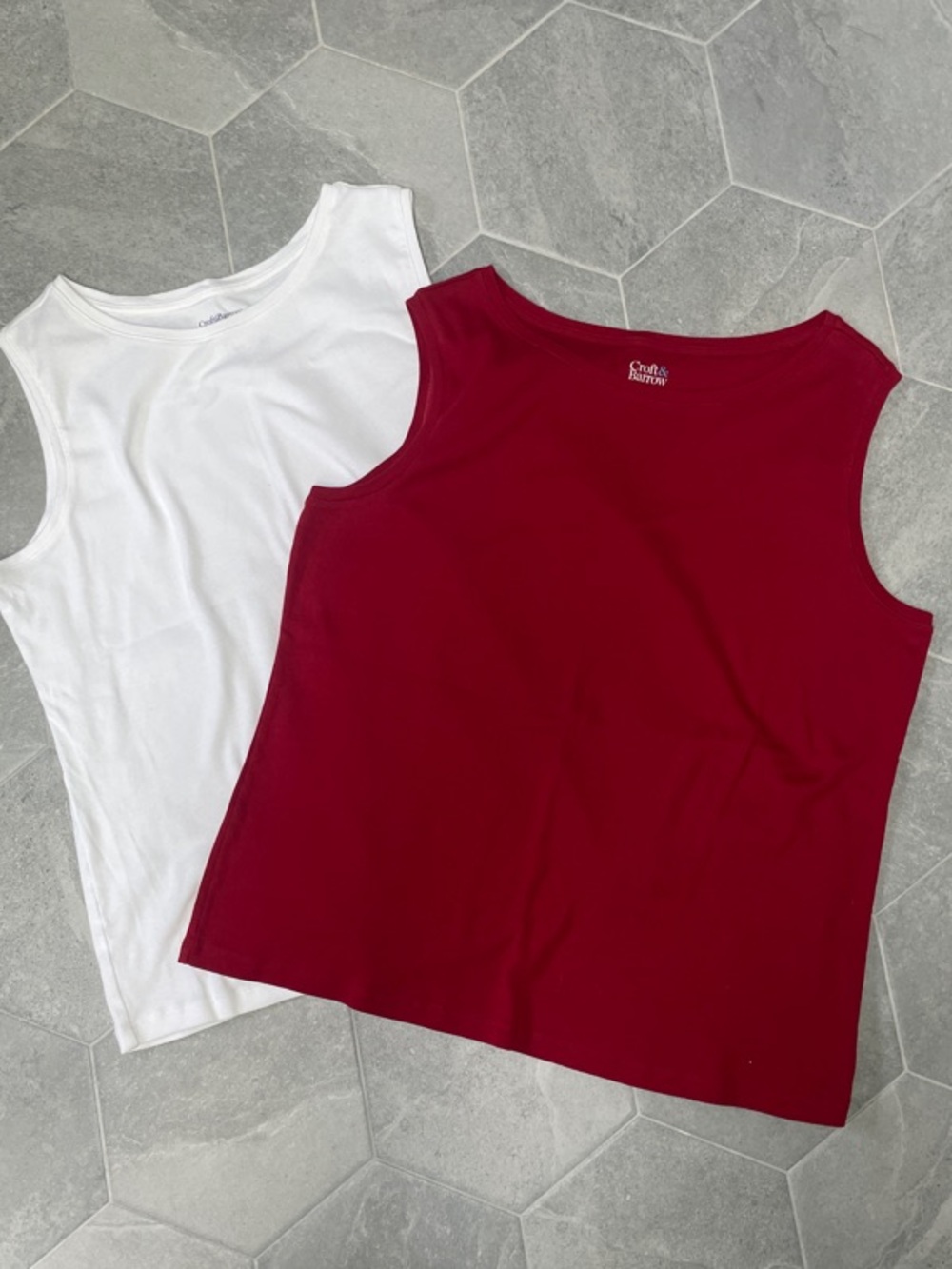 Croft & Barrow Sleeveless Red & White Tank Tops – Set of 2 – Women’s XL